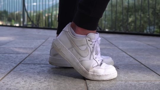 Learning how to Moonwalk In 6 Hours